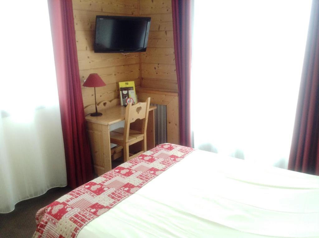 Logis Le Pont De Champ Otel Beaucroissant Oda fotoğraf
