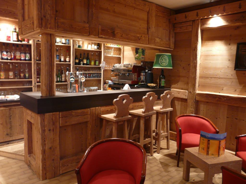Logis Le Pont De Champ Otel Beaucroissant Dış mekan fotoğraf
